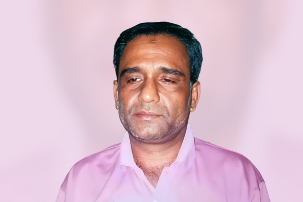 ব্যাংক কর্মকর্তা গিয়াস উদ্দিন খান। তাঁর মৃত্যুর কারণ হৃদ্‌রোগ বলা হলেও ছোট ভাই হত্যা মামলা করেন