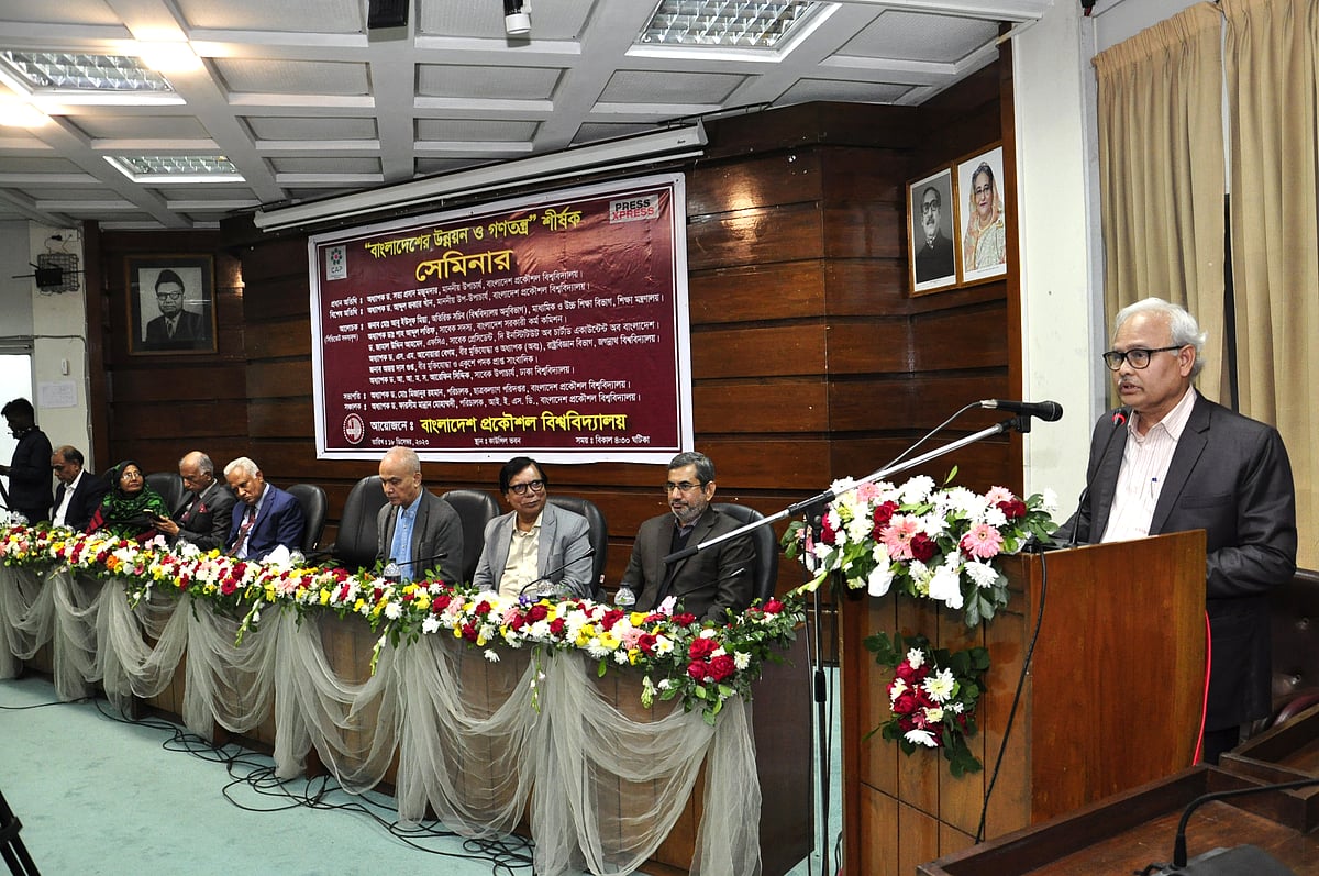 বাংলাদেশ প্রকৌশল বিশ্ববিদ্যালয়ের কাউন্সিল ভবনে গতকাল সোমবার ‘বাংলাদেশের উন্নয়ন ও গণতন্ত্র’ সেমিনার অনুষ্ঠিত হয়