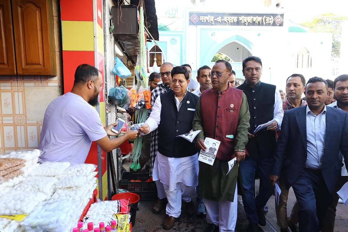 পররাষ্ট্রমন্ত্রী এ কে আবদুল মোমেন সিলেট নগরের দরগাগেট এলাকায় গণসংযোগ করেন। গতকাল বৃহস্পতিবার সকালে