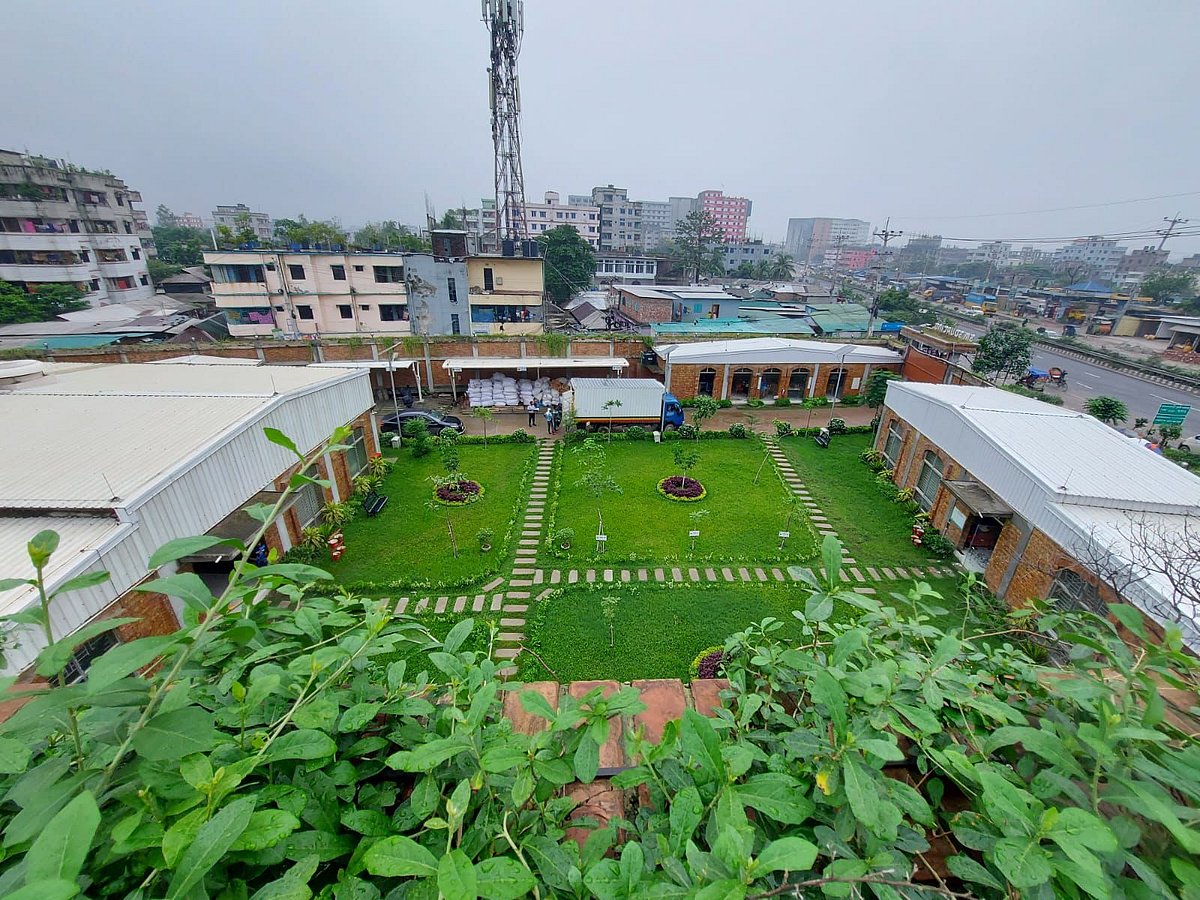 গাজীপুরের কোনবাড়ি এলাকার এস এম সোর্সিং নামের এই কারখানটি লিড সনদে সর্বোচ্চ নম্বর পেয়ে বিশ্বের শীর্ষস্থানীয় পরিবেশবান্ধব কারখানার স্বীকৃতি অর্জন করেছে।