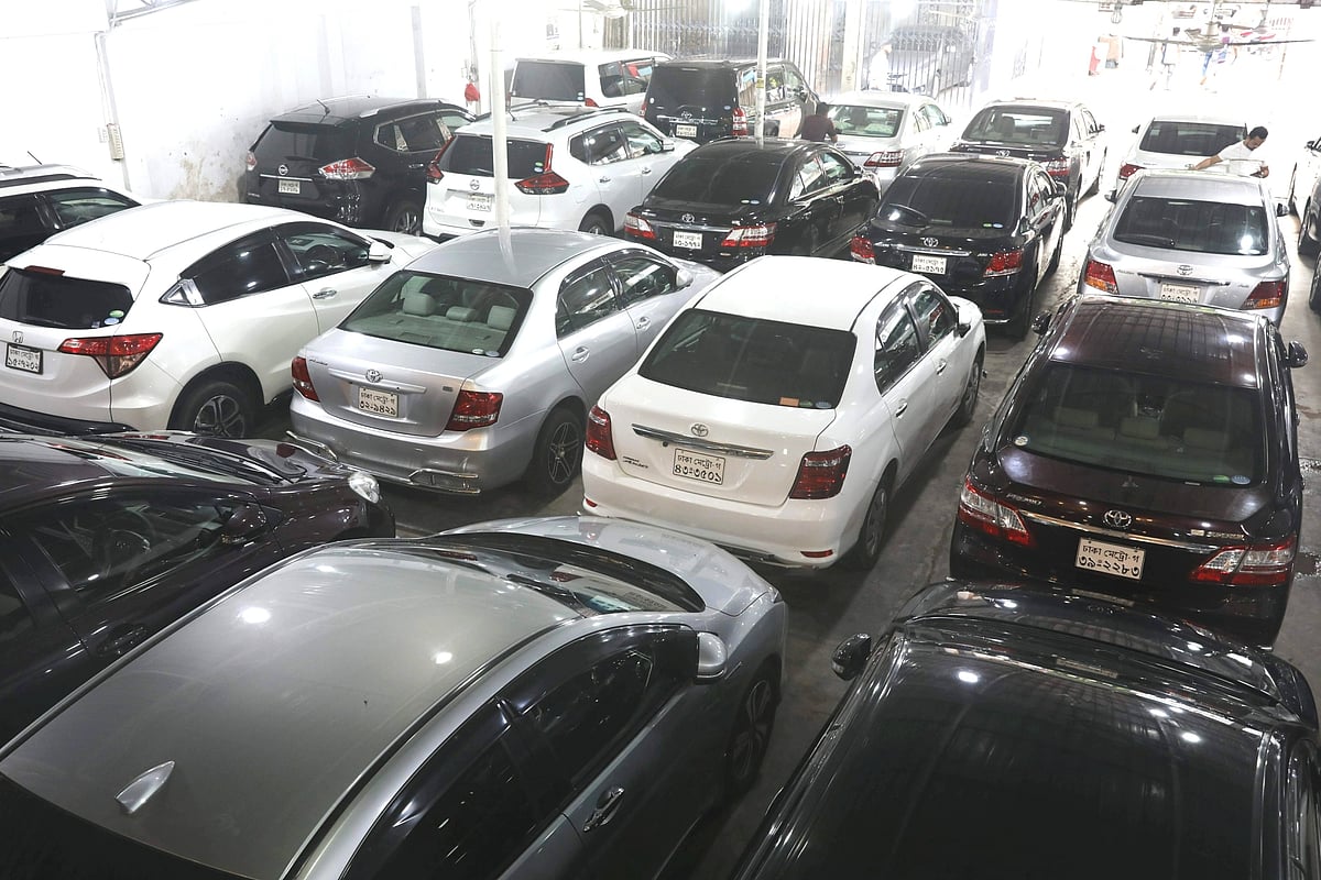 রাজধানীতে গাড়ির একটি বিক্রয়কেন্দ্র