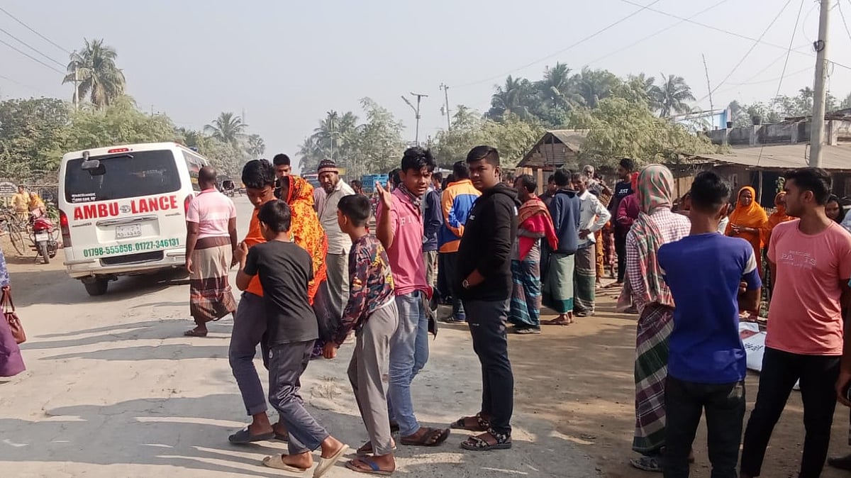 দ্রুতগতির বাসের চাপায় নিহত হয়েছেন এসিআই ফুডের বিক্রয় প্রতিনিধি। আজ সকালে মেহেরপুরের গাংনী উপজেলার কুষ্টিয়া-মেহেরপুর সড়কের তেরাইল এলাকায়