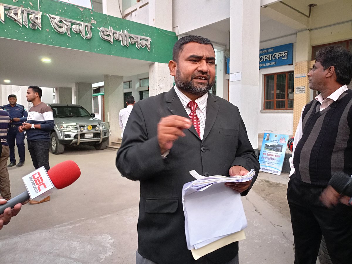 মনোনয়নপত্র জমা দিতে না পেরে আক্ষেপ প্রকাশ করে সাংবাদিকদের সঙ্গে কথা বলেন জাহাঙ্গীর আলম। বৃহস্পতিবার বিকেলে চুয়াডাঙ্গা জেলা রিটার্নিং কার্যালয়ে