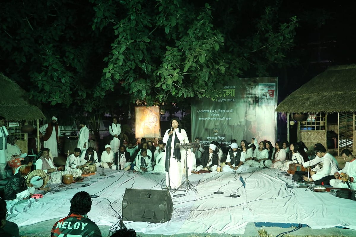 শিল্পকলা একাডেমির বটতলার বাউলকুঞ্জে আজ ছিল সাধু মেলার ৫৬তম আসর