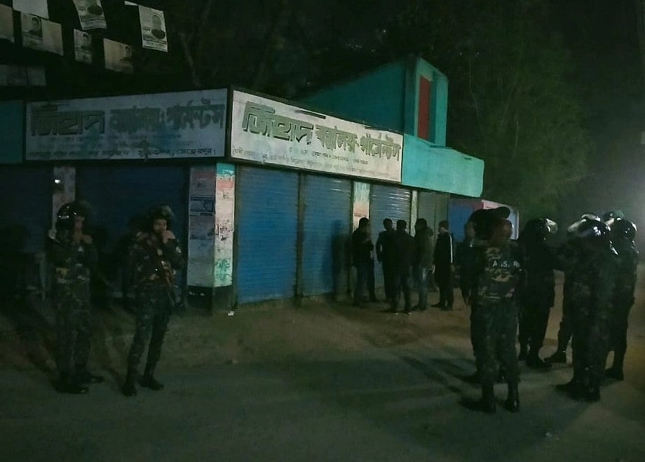 হামলার পর ঘটনাস্থলে পুলিশ যায়। শনিবার রাত ১০টার দিকে মুজিবনগর উপজেলার বাগোয়ান গ্রামে