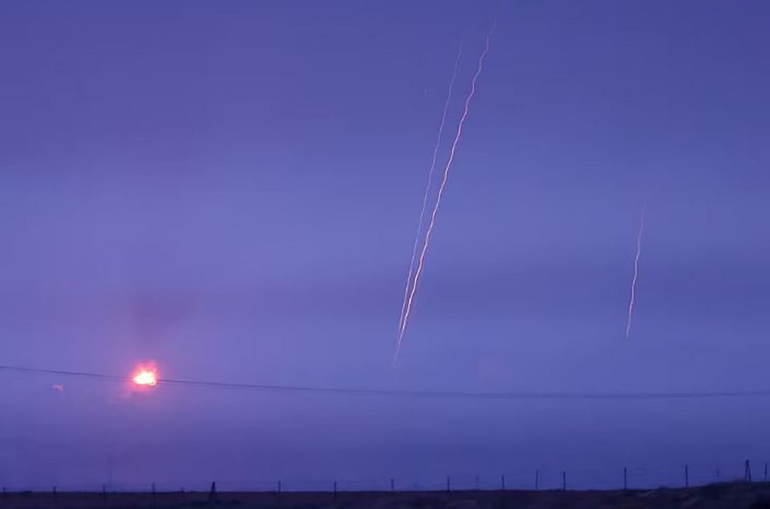 গাজার আকাশে ইসরায়েলি বিমান হামলা। ৭ ডিসেম্বর