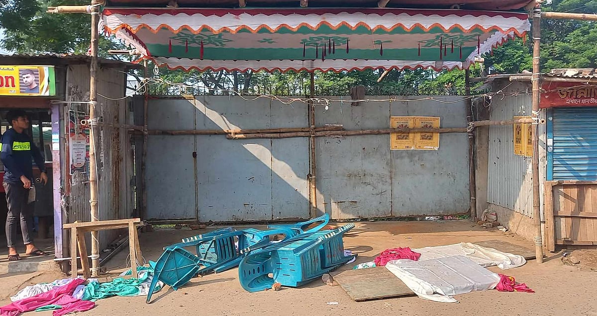 সাভার পৌর এলাকার ভাগলপুরে স্বতন্ত্র প্রার্থী তালুকদার তৌহিদ জং ওরফে মুরাদের অস্থায়ী নির্বাচনী কার্যালয়ে হামলার ঘটনা ঘটে