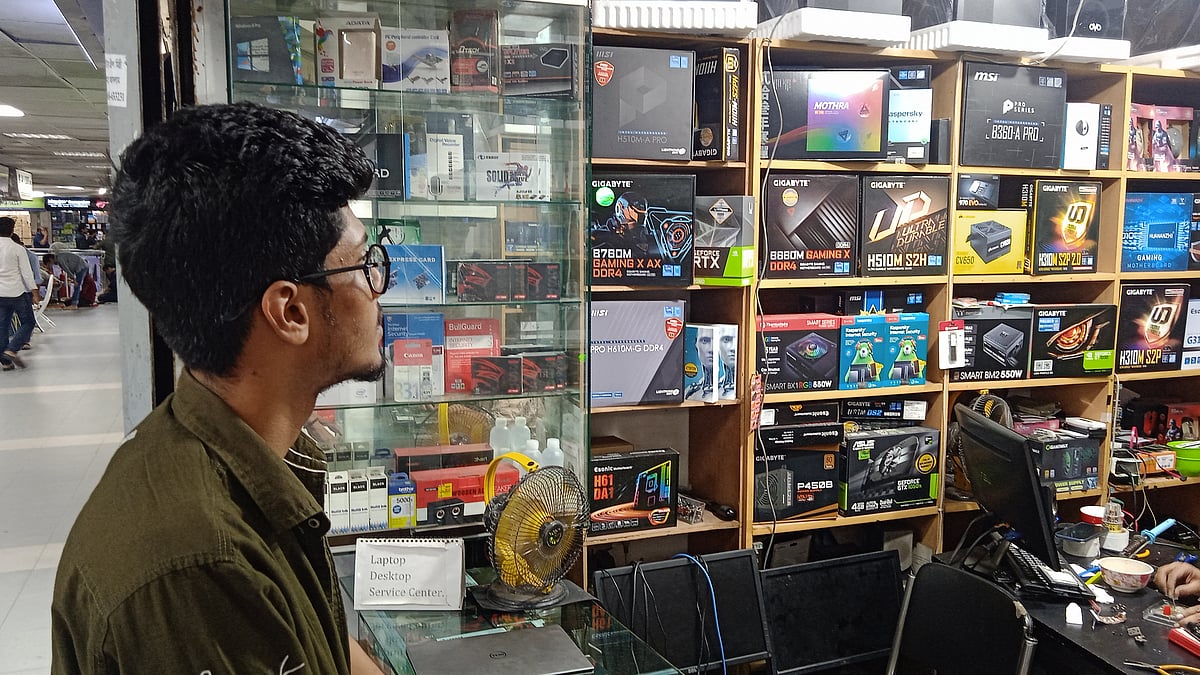 প্রসেসর ও এসএসডির দাম বাড়লেও অন্য কম্পিউটার যন্ত্রাংশের দাম অপরিবর্তিত রয়েছে।