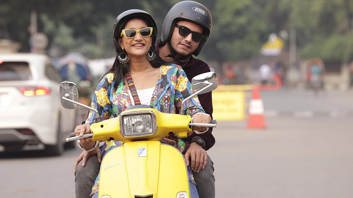 দৈনন্দিন জীবনটাকে অনেক সহজ করে দিতে পারে একটা স্কুটার। মডেল: নিদ্রা ও আহাদ