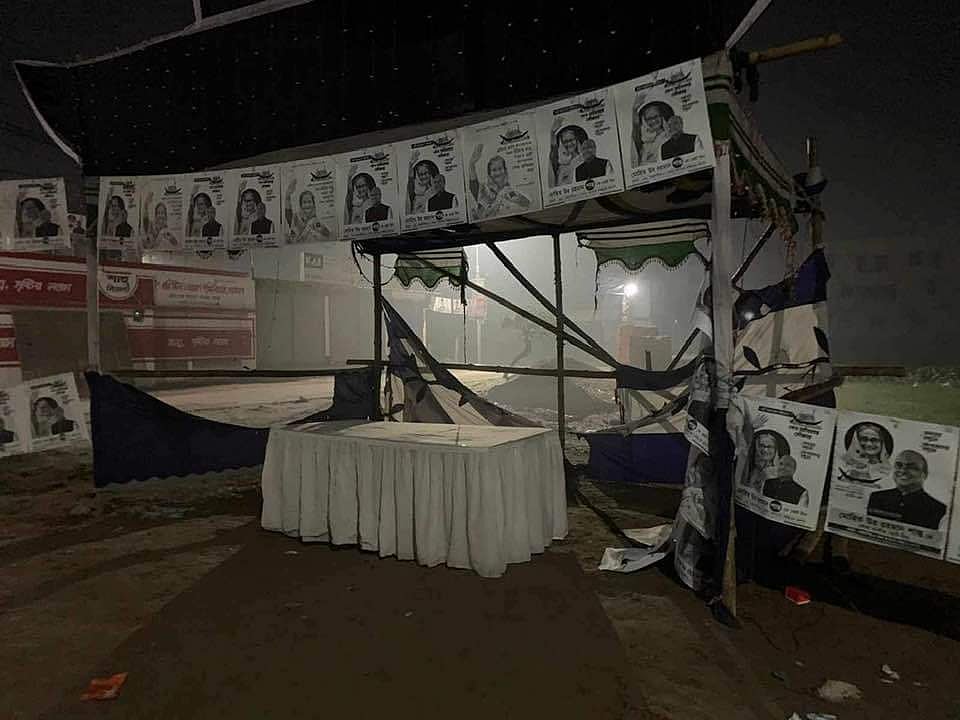 ময়মনসিংহ–৪ আসনে আওয়ামী লীগ প্রার্থীর এই নির্বাচনী ক্যাম্পে আগুন লাগিয়ে দেওয়ার অভিযোগ পাওয়া গেছে। মঙ্গলবার দিবাগত রাত চারটার দিকে শহরের নোয়াপাড়া এলাকায়