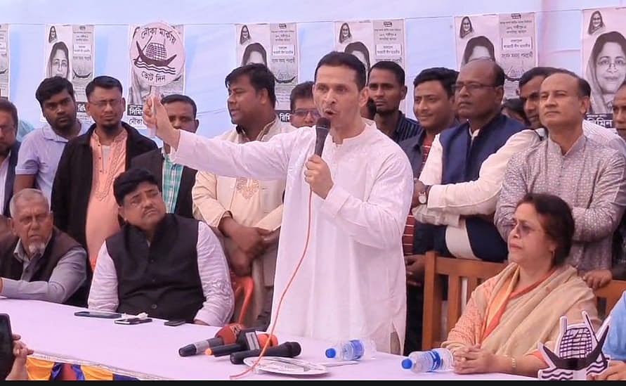 গাজীপুর-৪ আসনে নৌকার প্রার্থী সিমিন হোসেনের নির্বাচনী প্রচারণায় বক্তব্য দিচ্ছেন ভাই সোহেল তাজ। বুধবার দুপুরে উপজেলার টোক এলাকায়