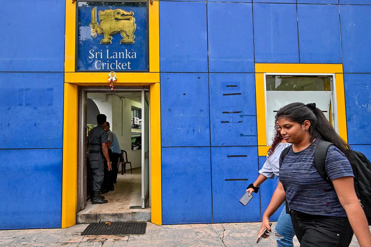 কলম্বোয় শ্রীলঙ্কা ক্রিকেট বোর্ডের কার্যালয়, আজ দেশটির ক্রীড়ামন্ত্রী বোর্ডকে বরখাস্ত করার সিদ্ধান্ত তুলে নেওয়ার কথা জানান