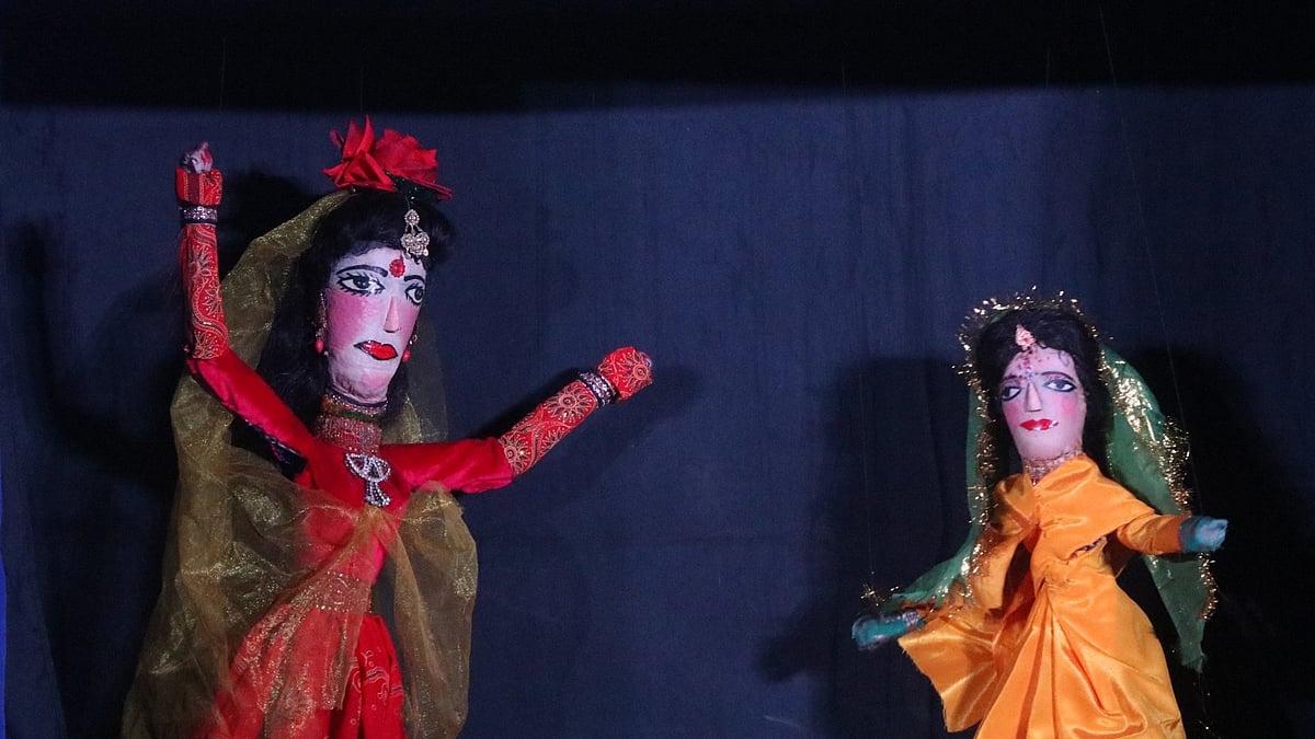 Tixomirovaning Maslenitsa pornosini tomosha qiling. Taytlarda jinsiy aloqa mashinasi