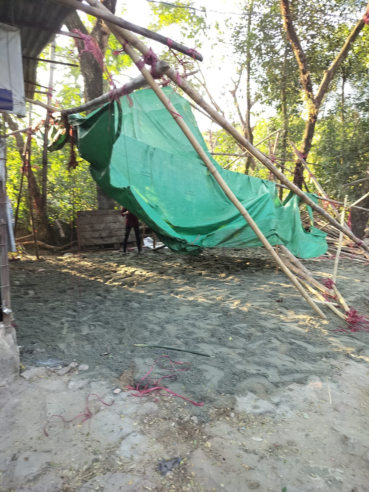 চট্টগ্রামের পটিয়ার বুধপুরায় ইগল প্রতীকের নির্বাচনী ক্যাম্প ভাঙচুর করা হয়। আজ বিকেল সাড়ে চারটায়