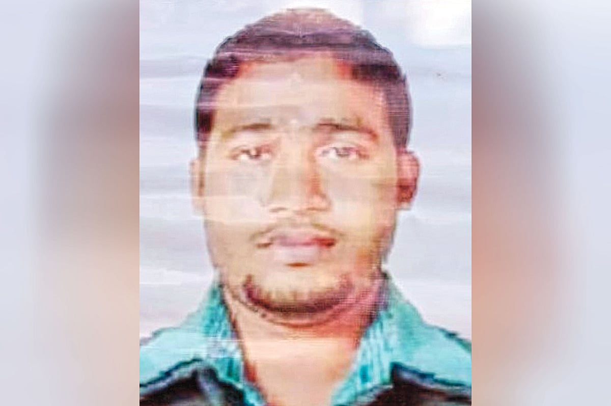 আল মুকাদ্দাস হোসেন