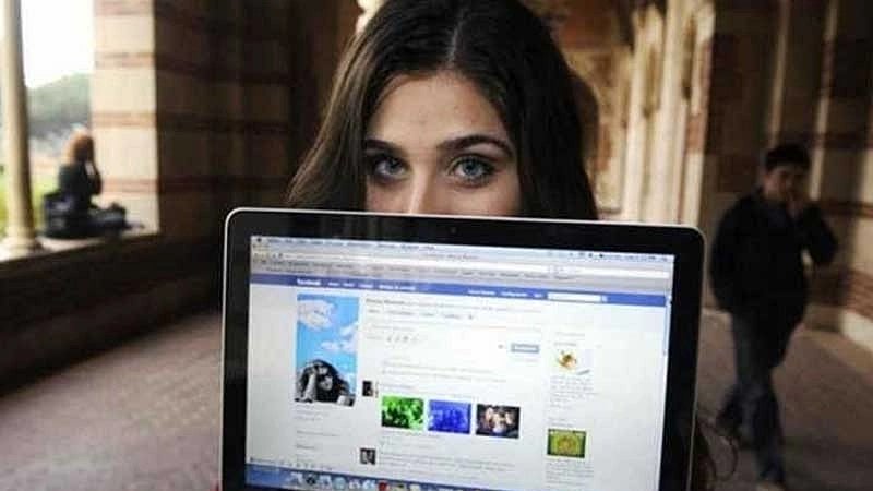 ফেসবুক ব্যবহারকারী