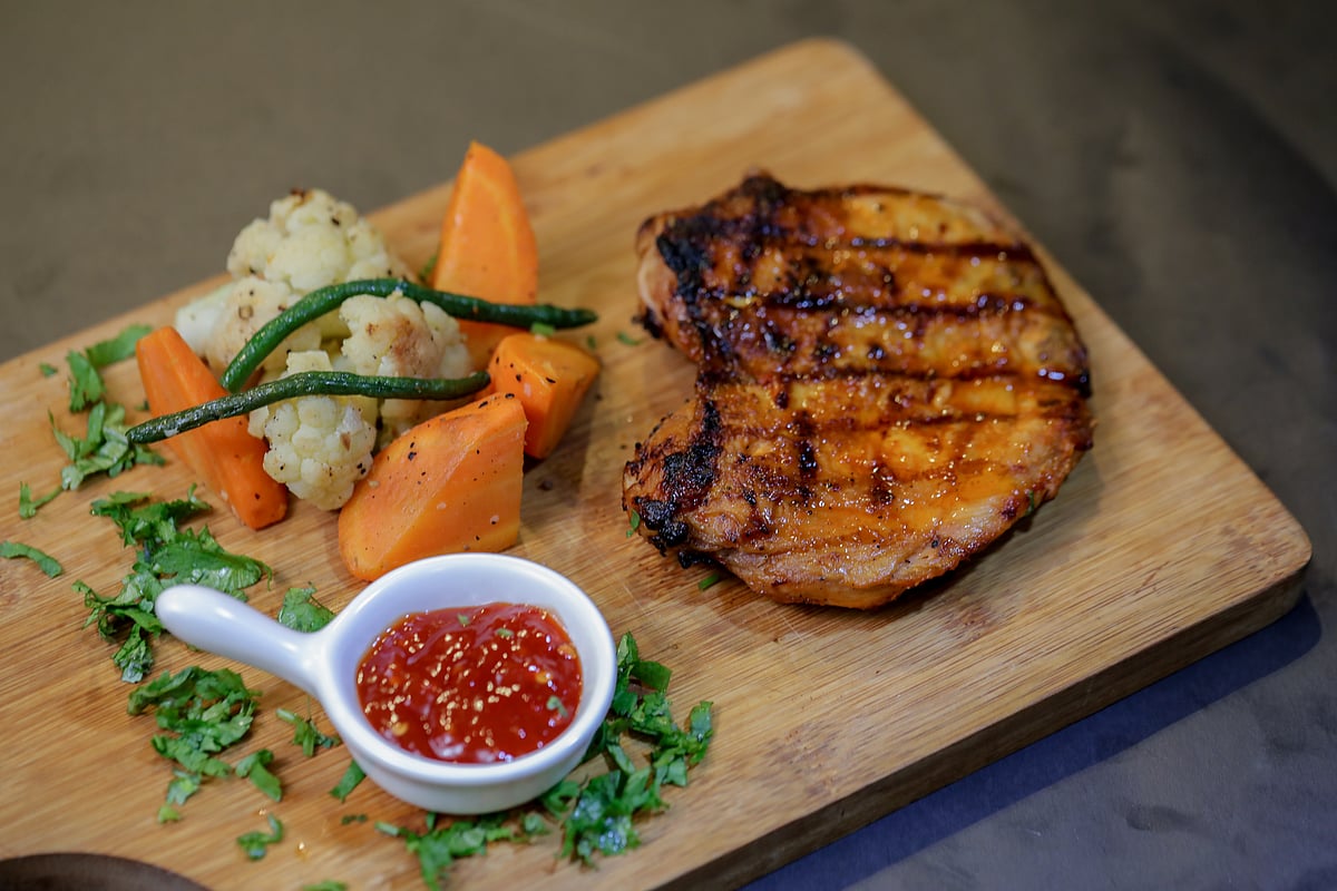 সাধারণভাবে যেসব খাবার হজম হতে বেশি সময় নেয়, সেসব খাবার শরীরের তাপমাত্রা বাড়ায়