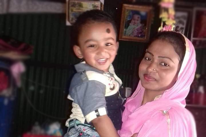 শরীয়তপুরের নড়িয়া উপজেলায় তিন সন্তান নিয়ে কীর্তিনাশা নদীতে ঝাঁপ দিয়েছিলেন সালমা। তাঁর কোলের ছেলে সাহাবীরের মরদেহ উদ্ধার করা হলেও সালমার সন্ধান মেলেনি এক মাসেও