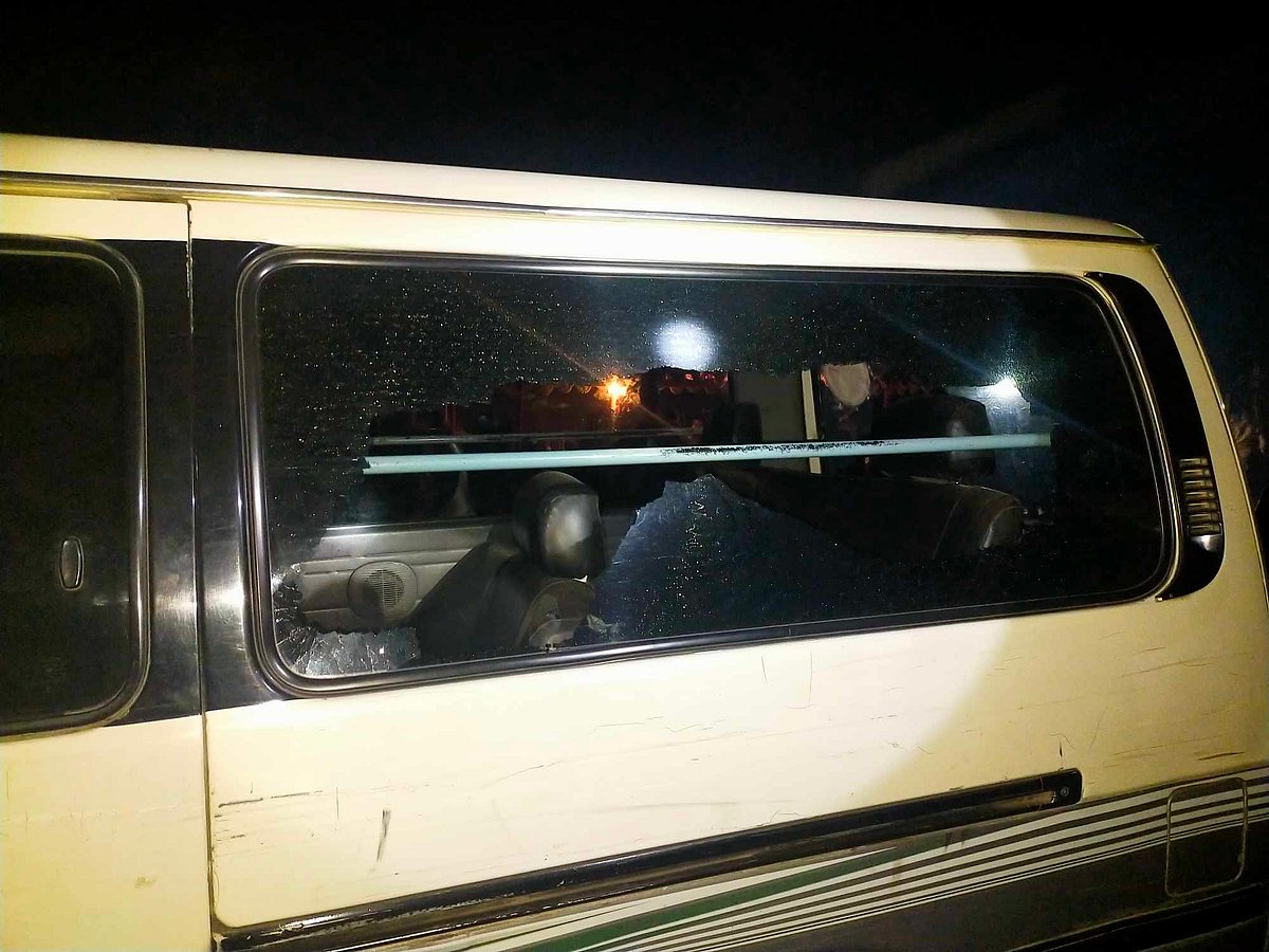 কুষ্টিয়ার কুমারখালী উপজেলায় স্বতন্ত্র প্রার্থী আবদুর রউফের সমর্থকদের গাড়ি ভাঙচুর করা হয়েছে। বুধবার সন্ধ্যায়