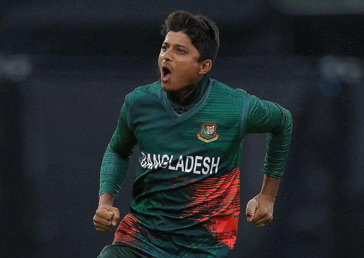 নেপিয়ারে সিরিজের প্রথম টি-টোয়েন্টিতে বাংলাদেশকে বোলিংয়ে দারুণ শুরু এনে দেন মেহেদী হাসান