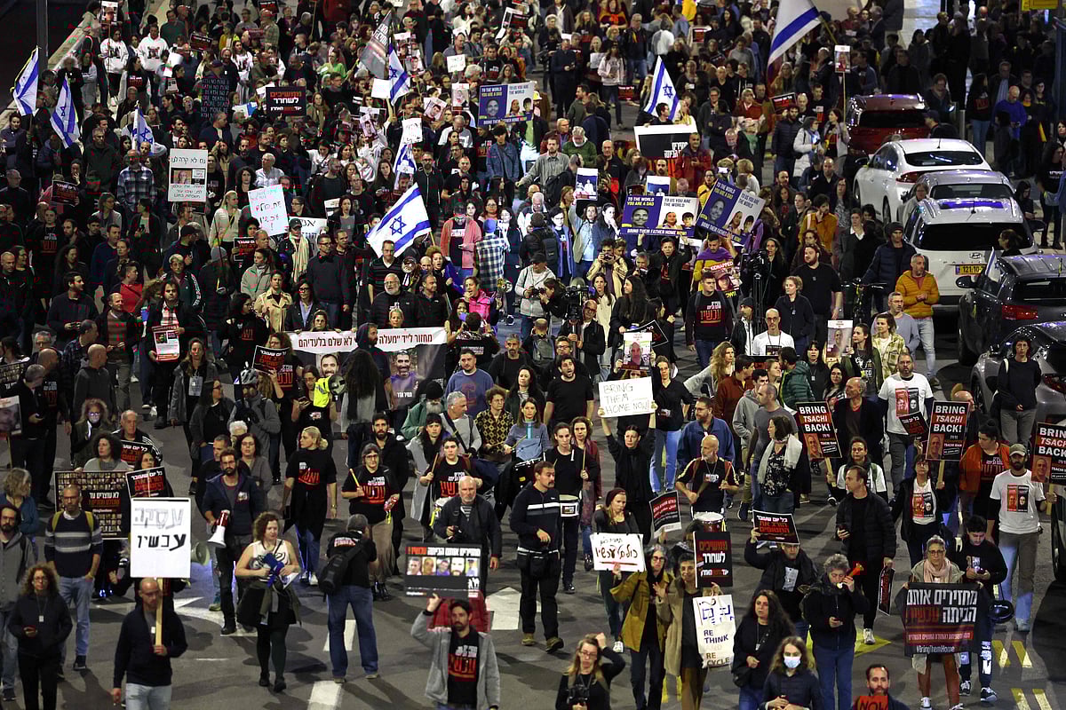 জিম্মি হত্যার খবর ছড়িয়ে পড়লে শুক্রবার রাতেই তেলআবিবে বড় ধরনের বিক্ষোভ শুরু হয়