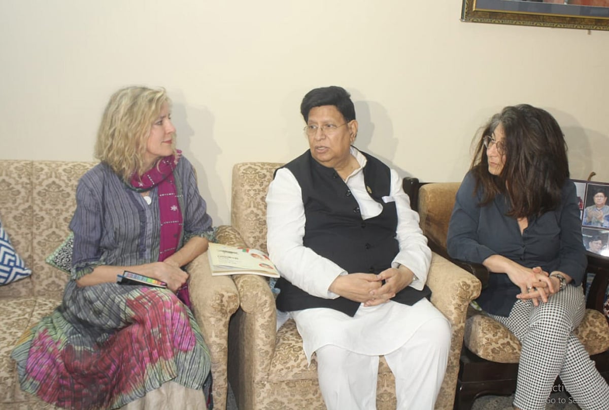 পররাষ্ট্রমন্ত্রী এ কে আব্দুল মোমেন সিলেটে নিজ বাসভবনে ইইউ নির্বাচন বিশেষজ্ঞ দলে সঙ্গে বৈঠক করেন। বুধবার সন্ধ্যায় সিলেট নগরের ধোপাদিঘিরপার এলাকায়