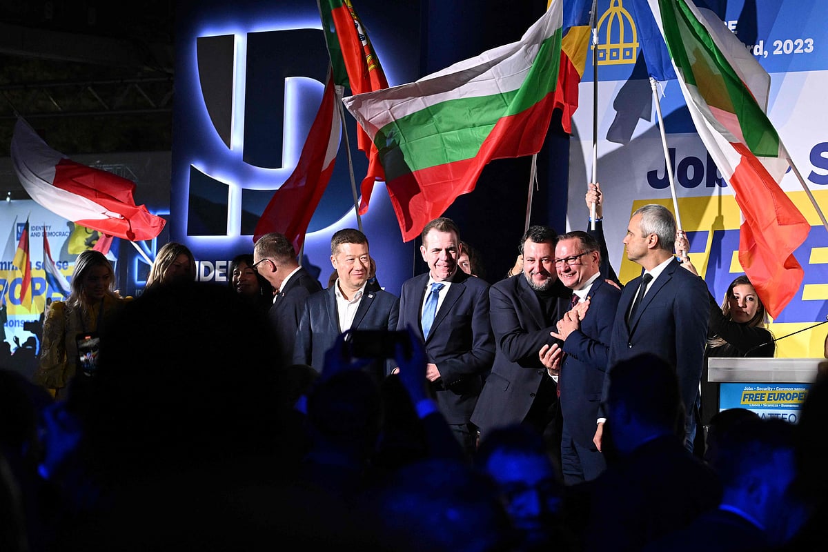 ইউরোপের ডানপন্থী নেতারা ইতালির ফ্লোরেন্স শহরে সম্মেলনে যোগ দেন। ৩ ডিসেম্বর