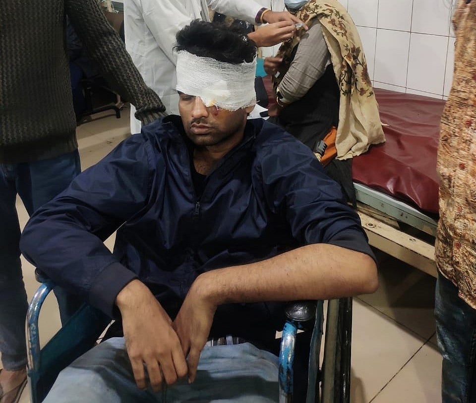 ছাত্রলীগের হামলায় আহত ছাত্র ইউনিয়নের ঢাকা বিশ্ববিদ্যালয় শাখার সভাপতি মেঘমল্লার বসু