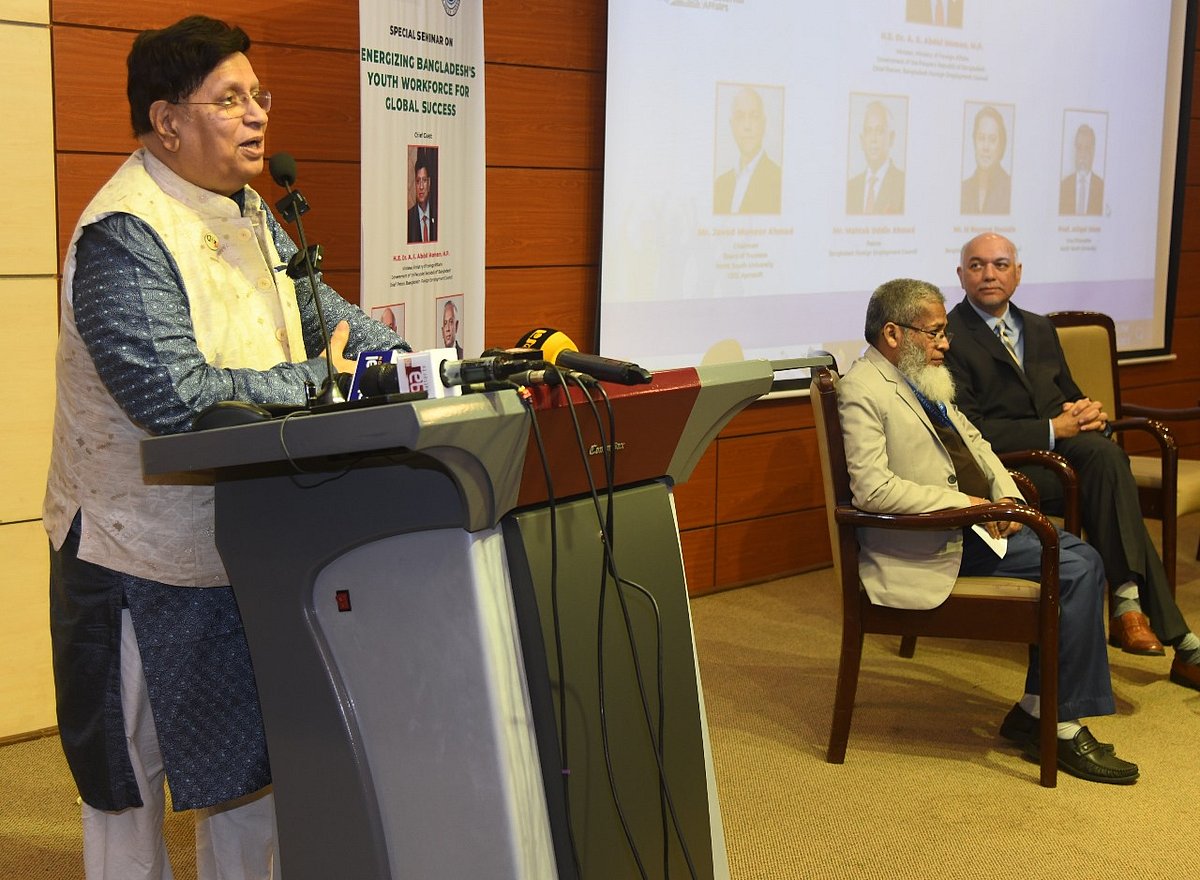 রাজধানীর নর্থ সাউথ বিশ্ববিদ্যালয়ে আজ বৃহস্পতিবার এক অনুষ্ঠানে বক্তব্য দেন পররাষ্ট্রমন্ত্রী এ কে আব্দুল মোমেন