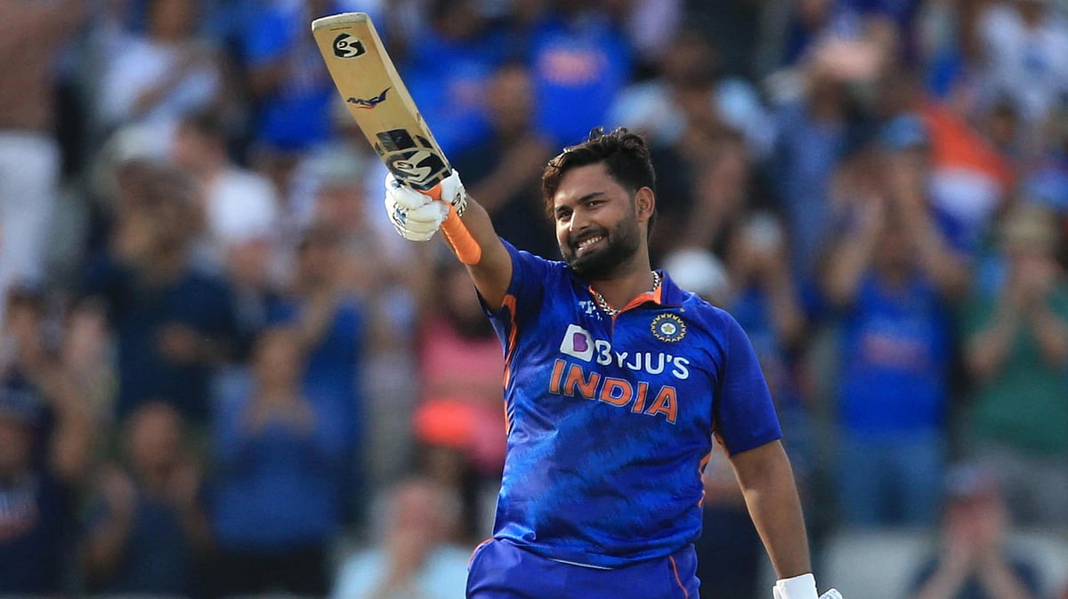 পন্তকে টি-টোয়েন্টি বিশ্বকাপে চান গাভাস্কার