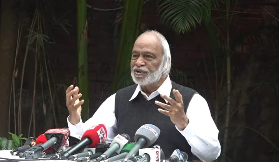 ঢাকার গুলশানে নিজের বাসভবনে সাংবাদিকদের সঙ্গে কথা বলেন বিএনপির স্থায়ী কমিটির সদস্য আবদুল মঈন খান। আজ রোববার দুপুরে