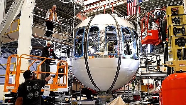 ‘নেপচুন’ নামের মহাকাশযানটিতে চড়ে মহাকাশ ভ্রমণ করা যাবে