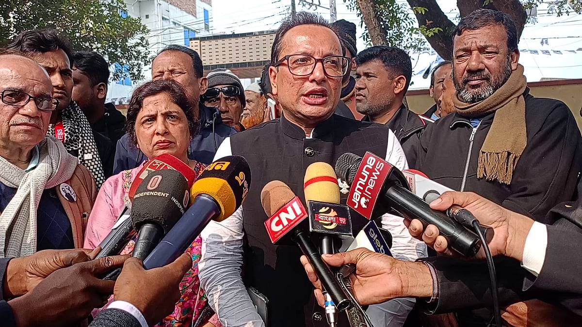 দ্বাদশ জাতীয় সংসদ নির্বাচনে চুয়াডাঙ্গা-১ (আলমডাঙ্গা ও সদরের একাংশ) আসন থেকে স্বতন্ত্র প্রার্থী হিসেবে নির্বাচনে অংশ নিয়ে হেরে যান দিলীপ কুমার আগরওয়ালা