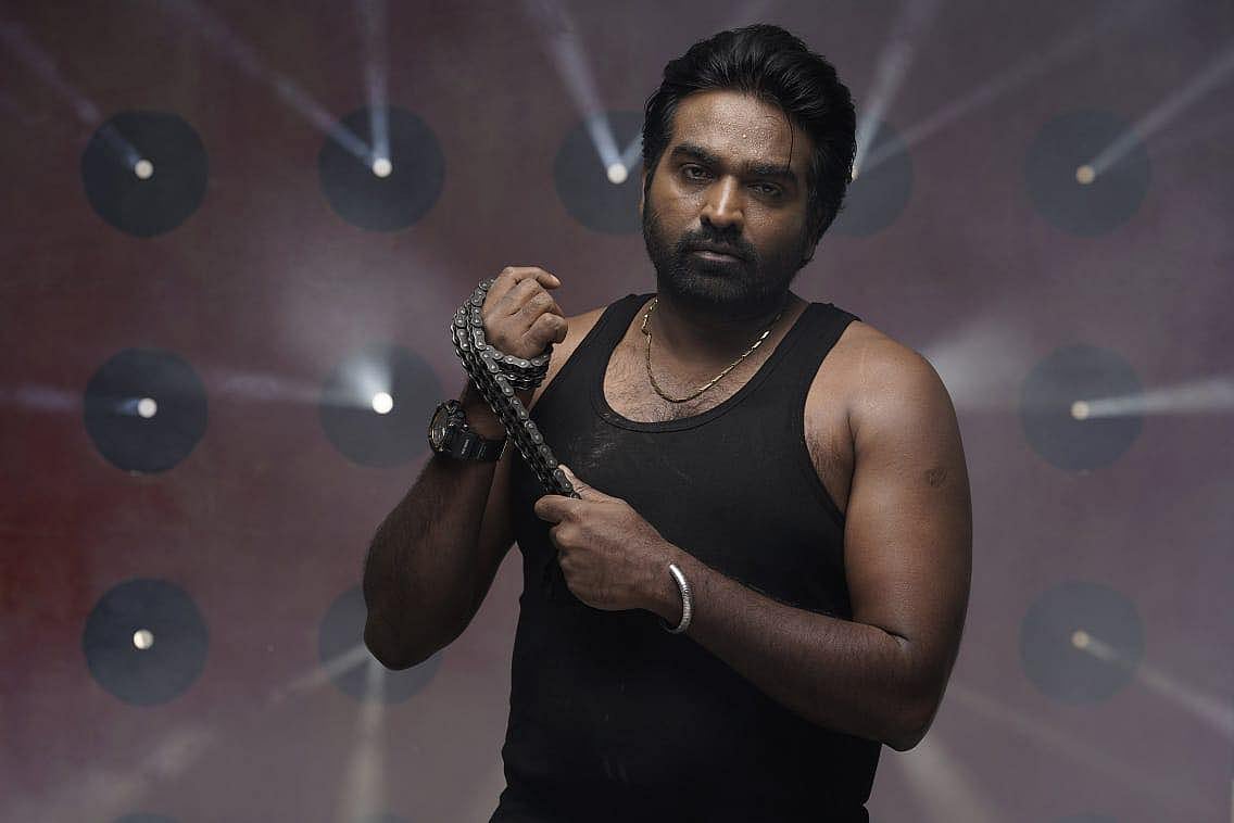 ২০১২ সালে মুক্তিপ্রাপ্ত ‘সুন্দরাপান্দিয়ান’ সিনেমায় মূল চরিত্রে কাজের সুযোগ পান। ছবিটি বাণিজ্যিকভাবে সাফল্য পাওয়ার পর বিজয়কে নিয়ে আগ্রহী হয়ে ওঠেন পরিচালকেরা। টাইমস অব ইন্ডিয়ার এক প্রতিবেদনে দাবি করা হয়েছে, খলচরিত্রে অভিনয়ের জন্য সিনেমাপ্রতি ২৫ কোটি রুপি পারিশ্রমিক নেন বিজয় সেতুপতি। বাংলাদেশি টাকায় তা ২০ কোটির বেশি।