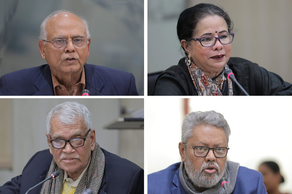 উপরে বাঁ থেকে মনজুর আহমদ ও রাশেদা কে চৌধূরী; নিচে বাঁ থেকে কাজী ফারুক আহমেদ ও বিনায়ক সেন