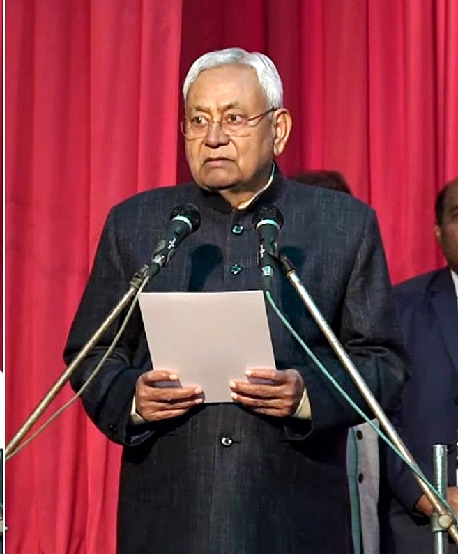 জেডিইউ নেতা নীতীশ কুমার ভারতের বিহার রাজ্যের মুখ্যমন্ত্রী হিসেবে শপথ নিয়েছেন। ভারত, ২৮ জানুয়ারি