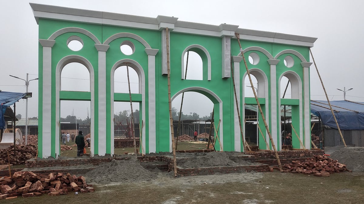 শরীয়তপুর জেলা স্টেডিয়ামে মেলার আয়োজন করার জন্য ইতিমধ্যেই বিভিন্ন স্থাপনা নির্মাণ করা হয়েছে