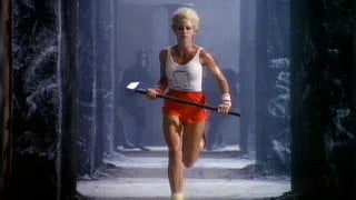 ‘১৯৮৪’ বিজ্ঞাপনের একটি দৃশ্যে অ্যাথলেট অ্যান্যা মেজর