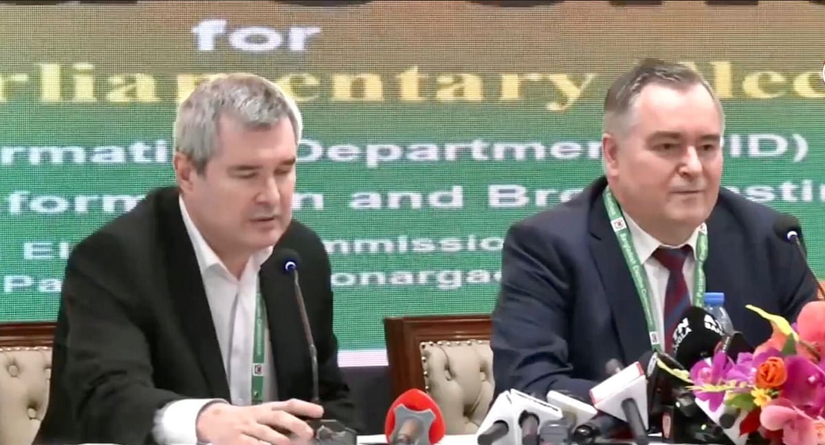 রাশিয়ার কেন্দ্রীয় নির্বাচন কমিশনার আন্দ্রে ওয়াই শুটব। আজ রোববার সন্ধ্যায় রাজধানীর একটি হোটেলে আয়োজিত সংবাদ সম্মেলনে