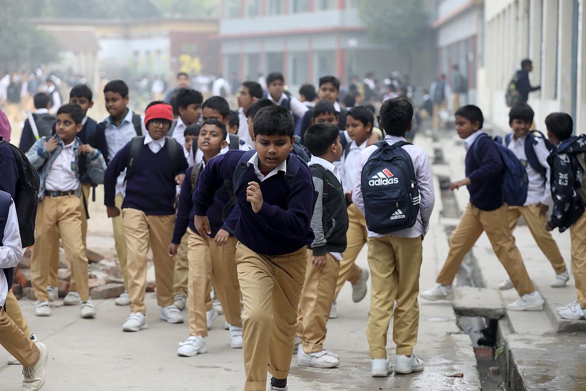 স্কুলে শিক্ষার্থীরা