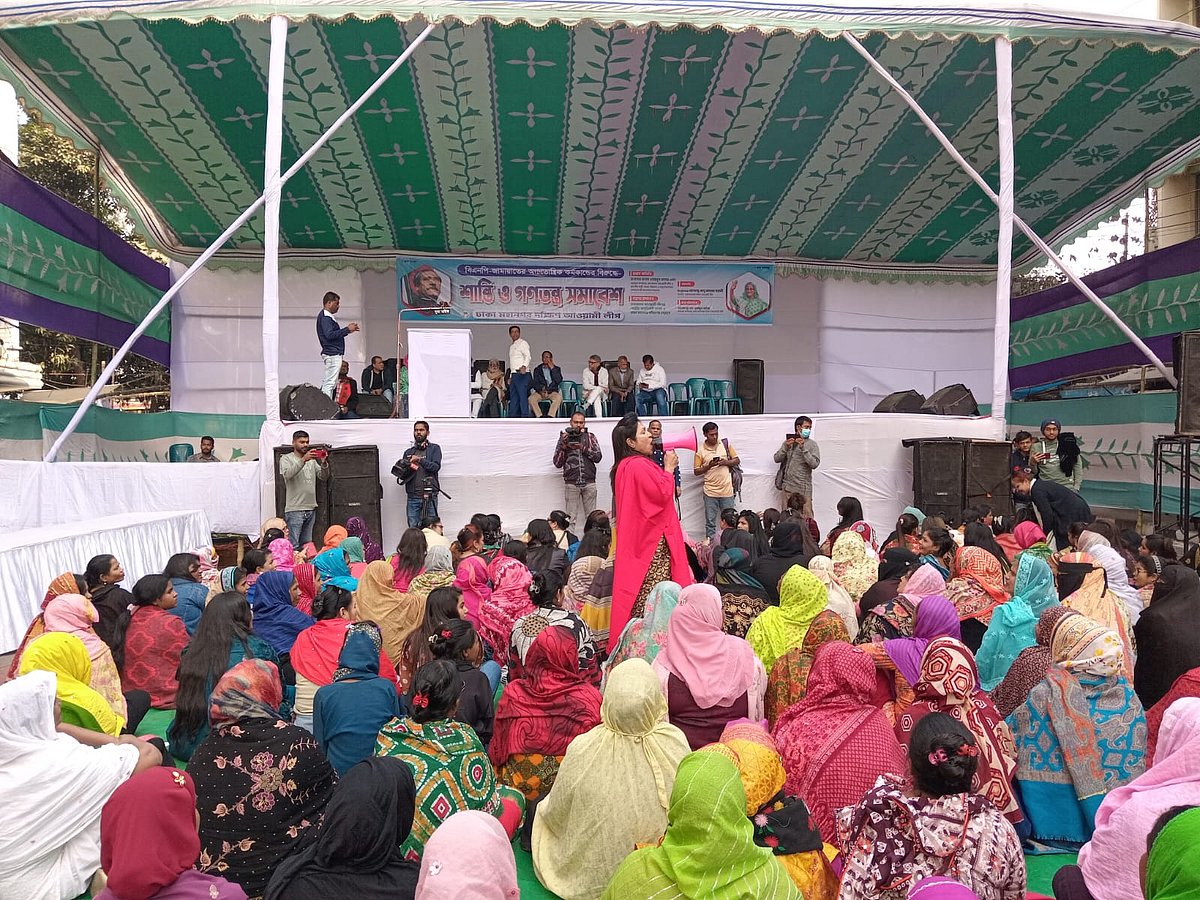 রাজধানীর বঙ্গবন্ধু অ্যাভিনিউয়ে ঢাকা মহানগর দক্ষিণ আওয়ামী লীগের ‘শান্তি ও গণতন্ত্র’ সমাবেশে আসতে শুরু করেছেন নেতাকর্মীরা