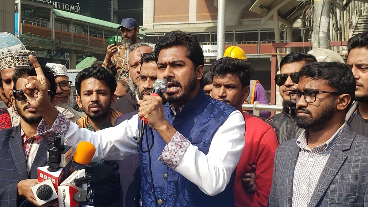 ‘একতরফা’ নির্বাচন বর্জন এবং নিরপেক্ষ সরকারের অধীনে নির্বাচনের দাবিতে পথসভায় বক্তব্য দেন গণ অধিকার পরিষদের সভাপতি নুরুল হক