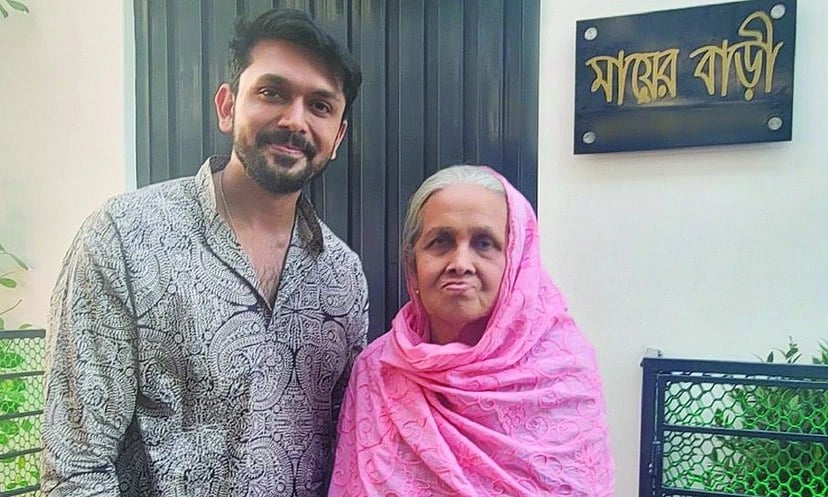 মায়ের সঙ্গে আরিফিন শুভ