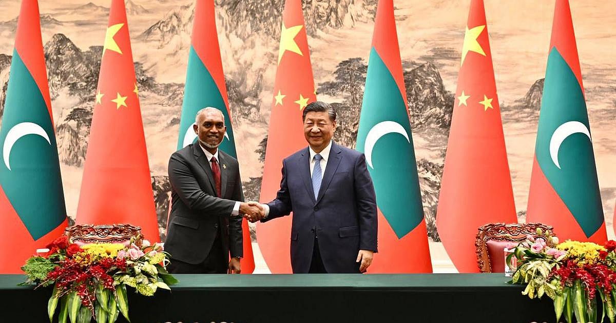 চীনের প্রেসিডেন্ট সি চিন পিং ও মালদ্বীপের প্রেসিডেন্ট মোহাম্মদ মইজ্জু। ১০ জানুয়ারি, বেইজিং, চীন