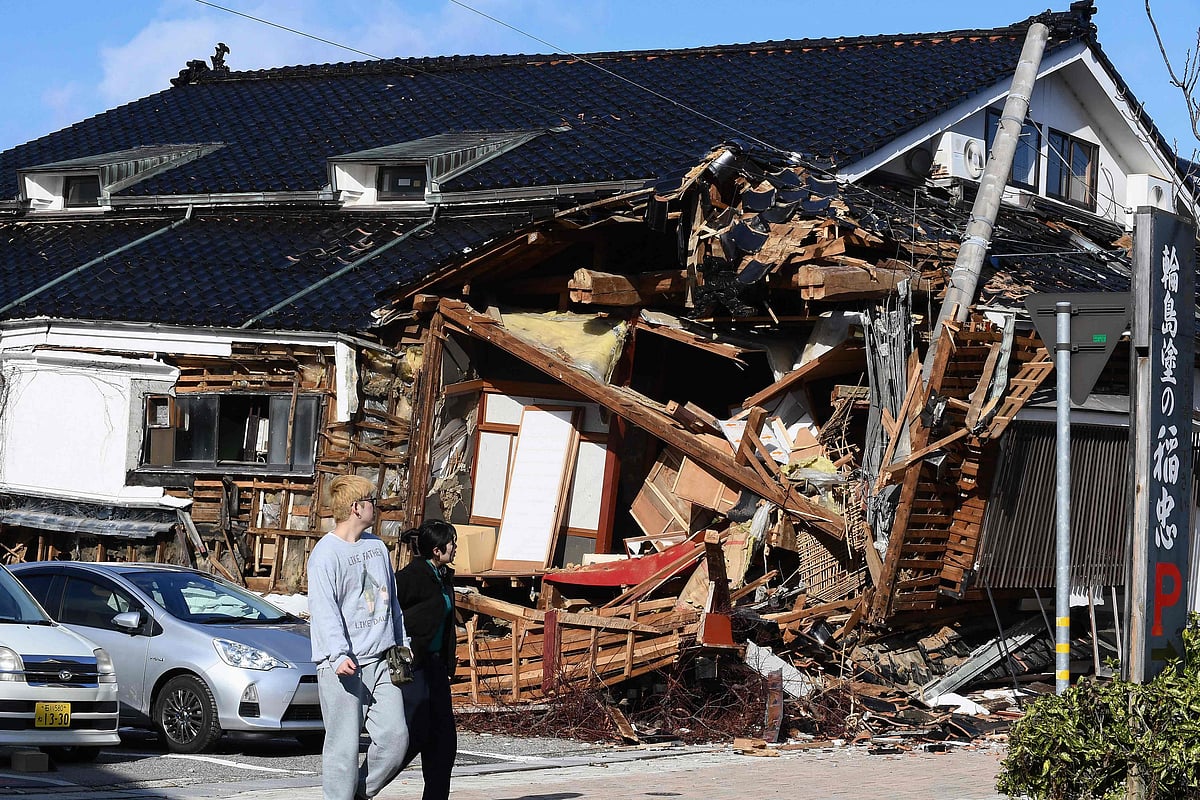 জাপানের ওয়াজিমা শহরে বিধ্বস্ত একটি ভবন, ৫ জানুয়ারি, ২০২৩