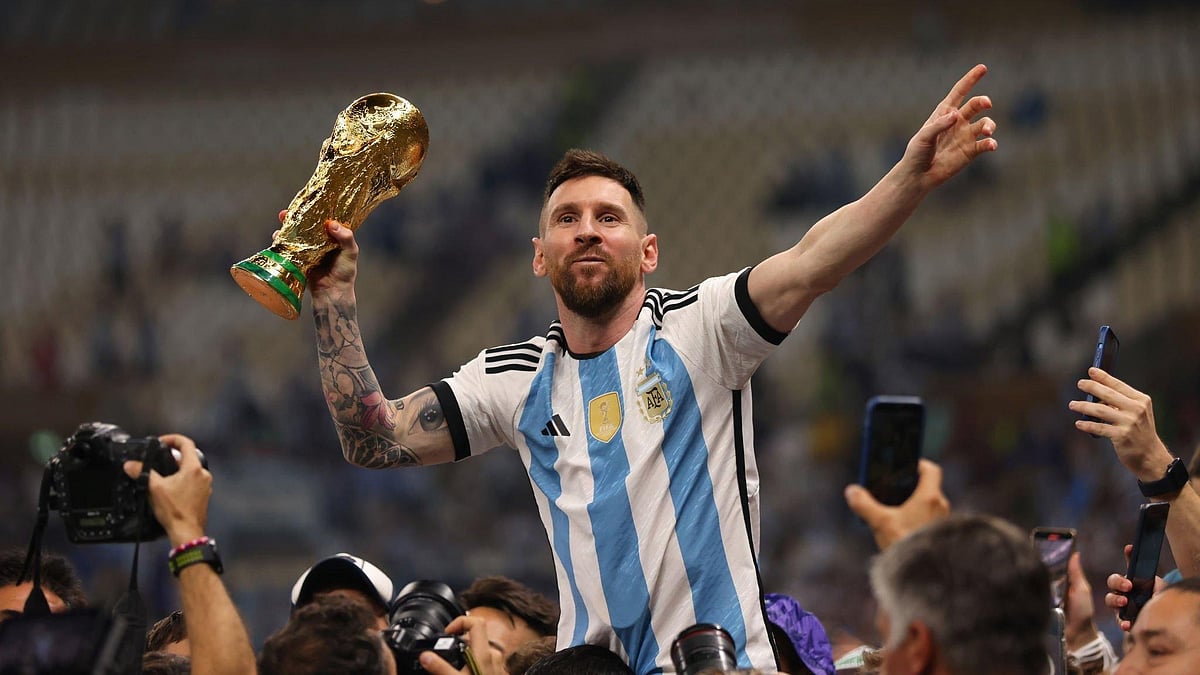 আর্জেন্টিনার হয়ে বিশ্বকাপ জিতে বর্ণাঢ্য ক্যারিয়ারের অপূর্ণতা ঘুচিয়েছেন মেসি