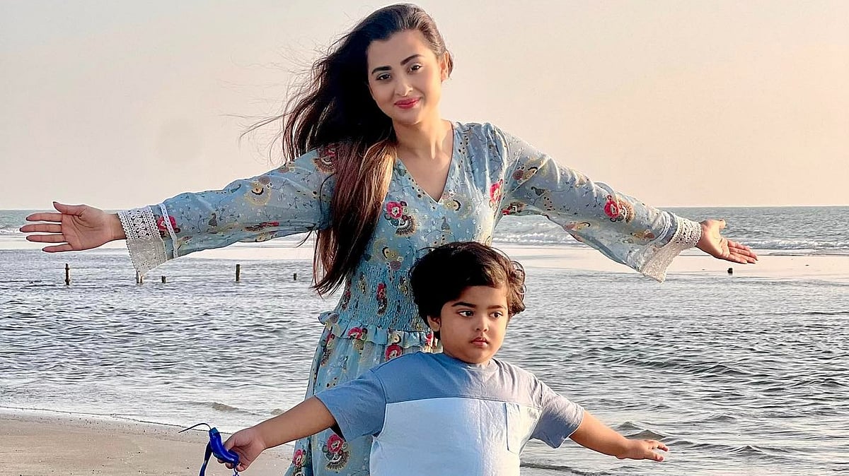 বুবলী ও বীর। ছবি : অভিনেত্রীর ফেসবুক থেকে