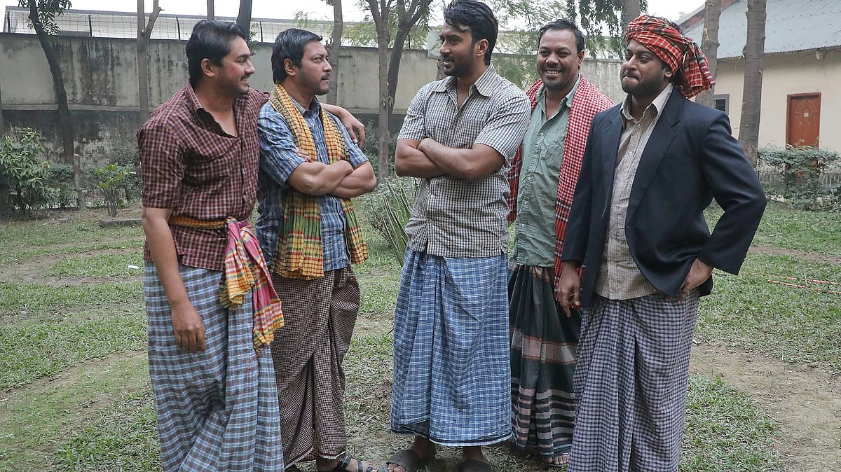 ‘অপারেশন জ্যাকপট’ ছবির শুটিংয়ে এফডিসিতে জয় চৌধুরী, মামনুন ইমন, জিয়াউল রোশান, শিমুল খান ও শিপন মিত্র