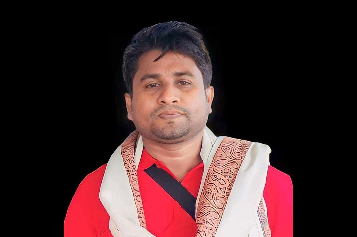 কক্সবাজারের মহেশখালী উপজেলার বড় মহেশখালী সরকারি প্রাথমিক বিদ্যালয় কেন্দ্র থেকে টাকাসহ আটক যুবক এনামুল হক