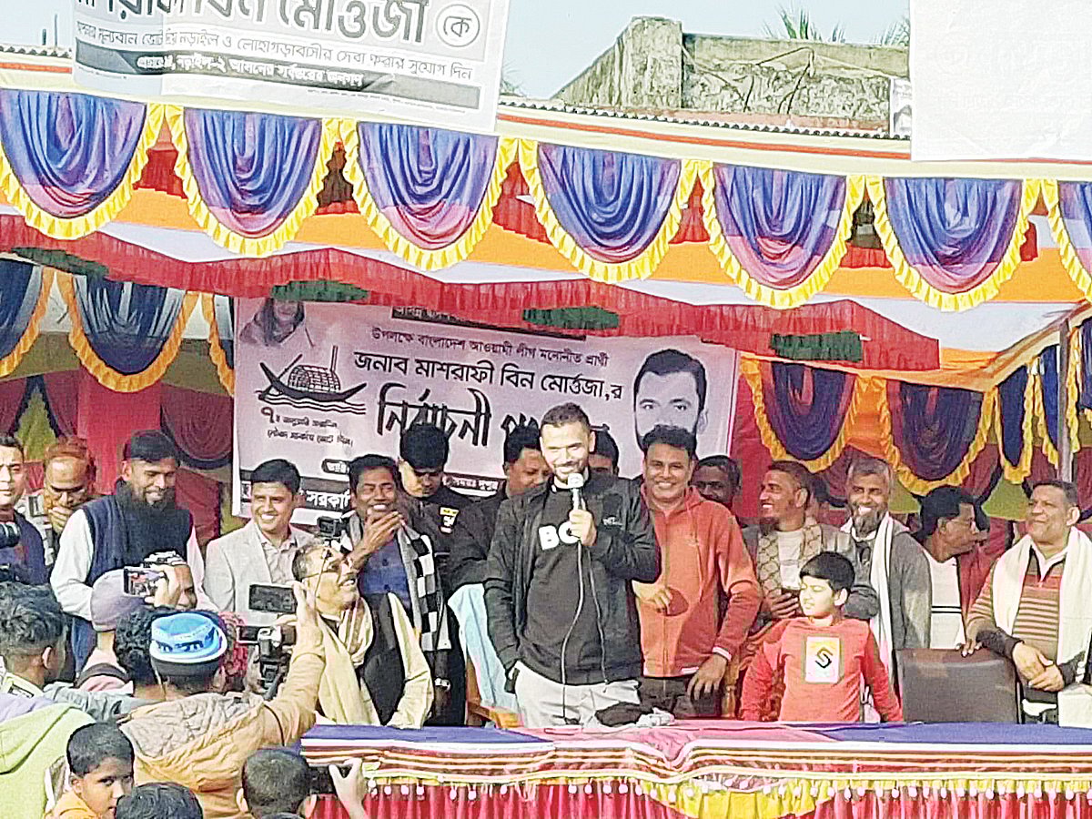 নড়াইল-২ আসনে প্রচারণায় মাশরাফি। সম্প্রতি তোলা